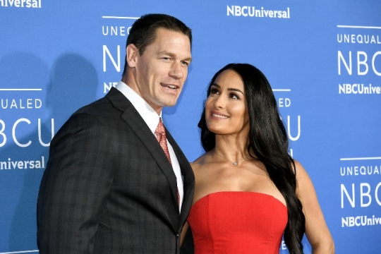 Kemesraan pasangan pegulat John Cena dan Nikki Bella di NBCUniversal