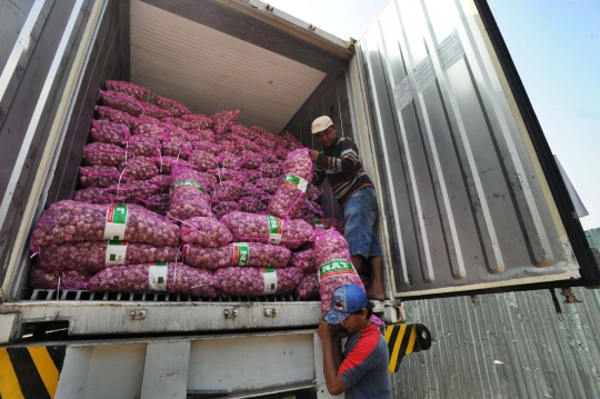 Harga bawang putih di Pasar Kramat Jati berangsur turun