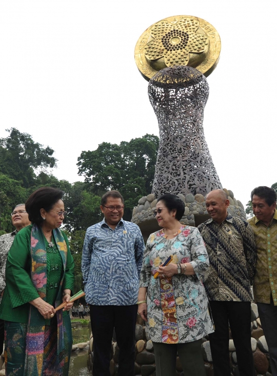 Megawati resmikan Monumen 2 Abad Kebun Raya Bogor