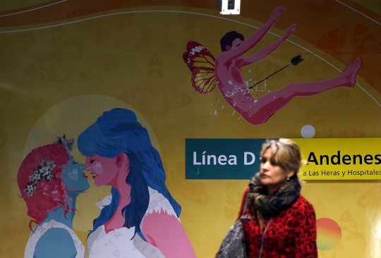 Warna-warni stasiun kereta LGBT di Buenos Aires