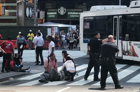 Mobil hantam para pejalan kaki di New York, 1 tewas dan 12 luka-luka