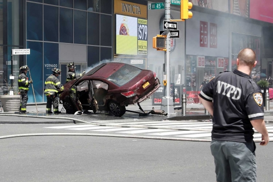 Mobil hantam para pejalan kaki di New York, 1 tewas dan 12 luka-luka