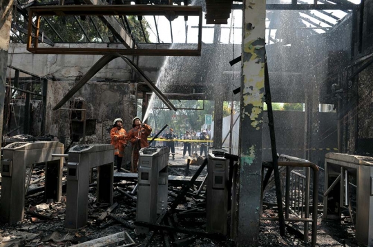 Hancurnya Stasiun Klender usai diamuk si jago merah