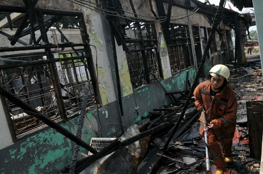 Hancurnya Stasiun Klender usai diamuk si jago merah