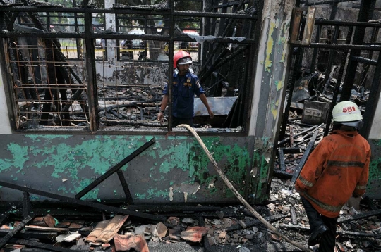 Hancurnya Stasiun Klender usai diamuk si jago merah