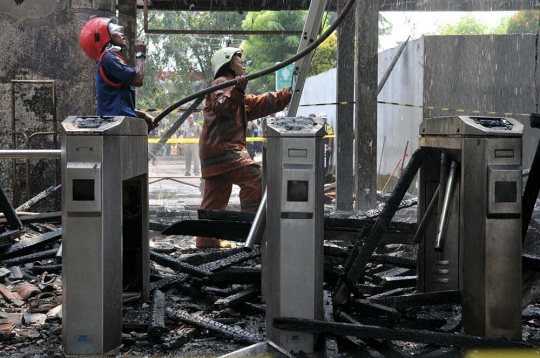 Hancurnya Stasiun Klender usai diamuk si jago merah