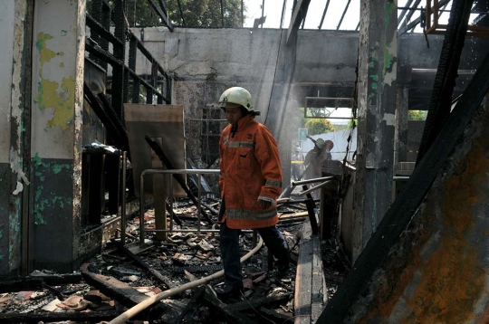 Hancurnya Stasiun Klender usai diamuk si jago merah