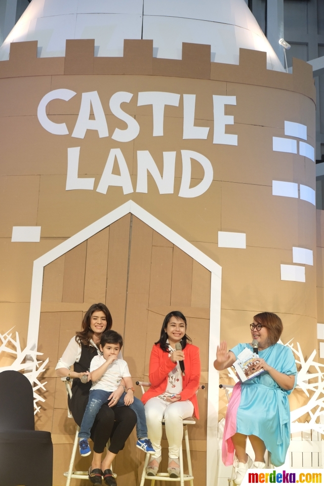  Mal Ciputra Jakarta menghadirkan event Family's Fine Day 'Adventure in Castleland’ sebagai bagian dari acara tahunan yang akan dilaksanakan mulai tanggal 10 sampai 21 Mei 2017 di area Center Court Mal Ciputra Jakarta.