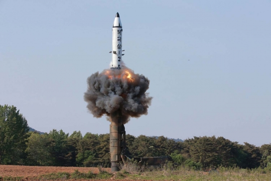 Bangganya Kim Jong-un kembali sukses luncurkan rudal balistik