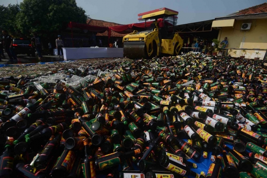 Polres Jakarta Barat musnahkan puluhan ribu miras jelang Ramadan