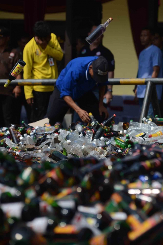 Polres Jakarta Barat musnahkan puluhan ribu miras jelang Ramadan