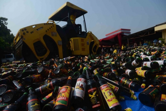 Polres Jakarta Barat musnahkan puluhan ribu miras jelang Ramadan