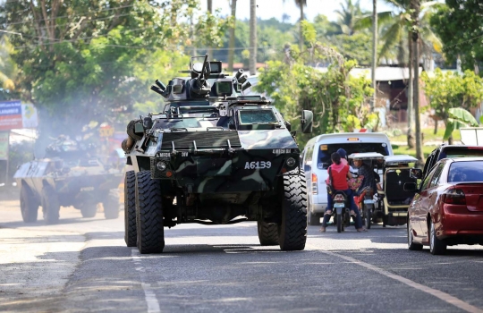 Warga Kota Marawi di Filipina mengungsi akibat serbuan militan