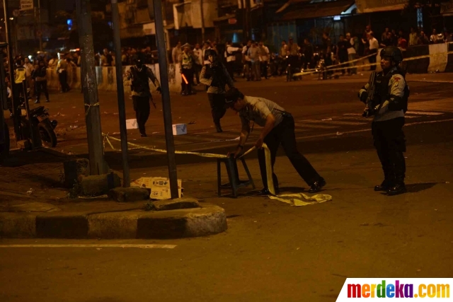 Foto : Gegana sisir TKP ledakan bom Kampung Melayu 