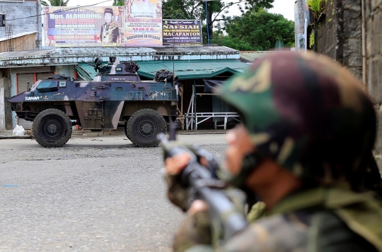 Aksi tentara Filipina serang militan Maute di Kota Marawi