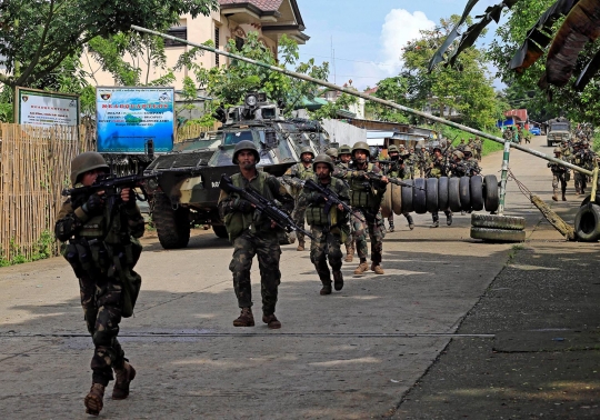Aksi tentara Filipina serang militan Maute di Kota Marawi
