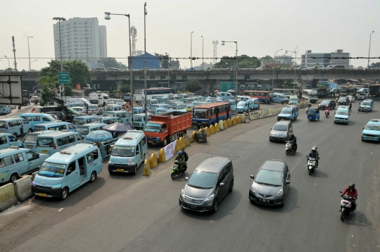 Aktivitas Terminal Kampung Melayu kembali normal pasca-ledakan bom