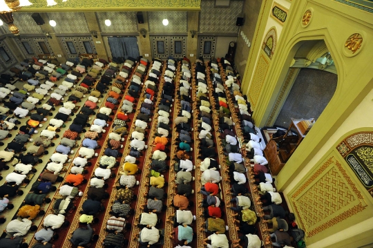 Kekhusyukan tarawih pertama di Masjid Raya Bogor