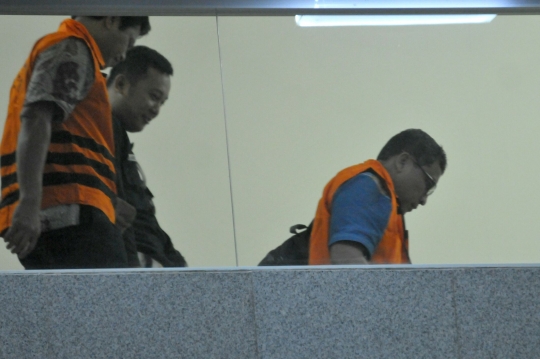 Wajah muram para tersangka suap WTP Kemendes saat ditahan KPK