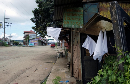 Terjebak serbuan militan, warga Marawi kibarkan bendera putih