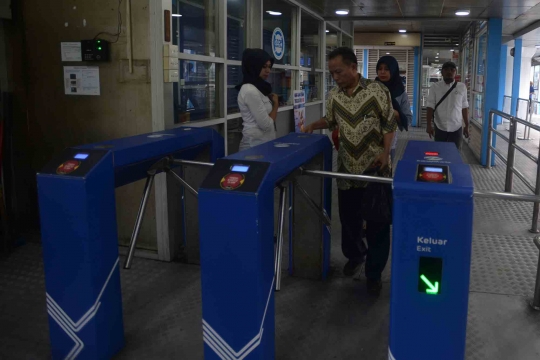 Halte Transjakarta Kampung Melayu kembali beroperasi