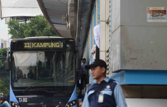 Halte Transjakarta Kampung Melayu kembali beroperasi