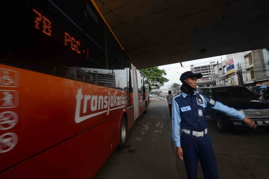 Halte Transjakarta Kampung Melayu kembali beroperasi