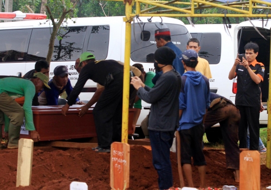 Jenazah teroris Kampung Melayu dikubur di TPU Pondok Rangon