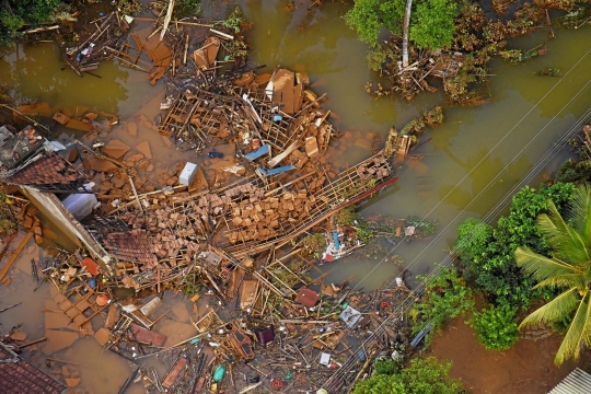 Penampakan banjir bandang tenggelamkan Sri Lanka