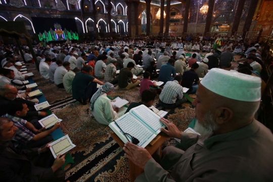 Bertadarus di Masjid Imam Hussein