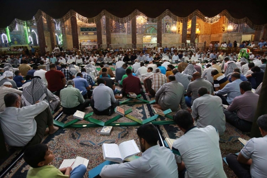 Bertadarus di Masjid Imam Hussein