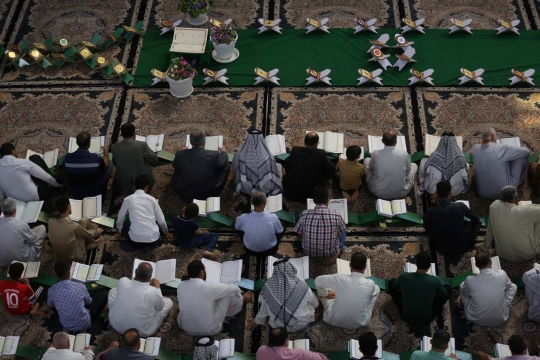 Bertadarus di Masjid Imam Hussein