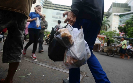 Berburu hidangan buka puasa di Pasar Takjil Kebon Kacang