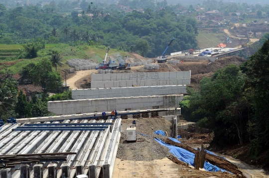 Memantau proyek Tol Bogor-Ciawi-Sukabumi atau Bocimi di Cigombong