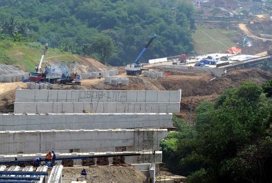 Memantau proyek Tol Bogor-Ciawi-Sukabumi atau Bocimi di Cigombong