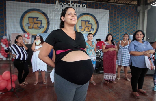 Rayakan Hari Ibu, kaum hawa Nikaragua bersaing di kontes perut besar
