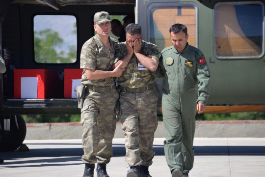 Helikopter militer Turki jatuh akibat tersangkut kabel, 13 tewas