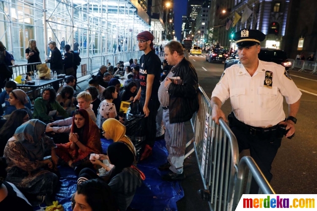 Foto : Aksi ratusan muslim New York buka puasa bersama di 