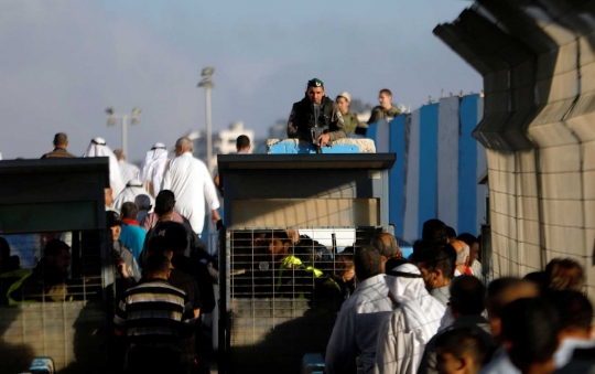 Susah payah warga Palestina beribadah ke Masjid Al-Aqsa