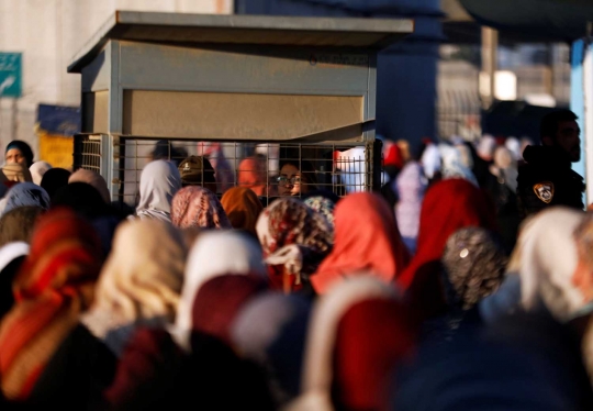 Susah payah warga Palestina beribadah ke Masjid Al-Aqsa