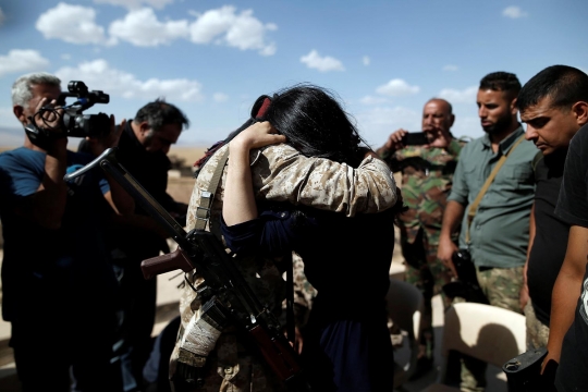 Tangis haru wanita korban budak seks ISIS kembali ke desanya