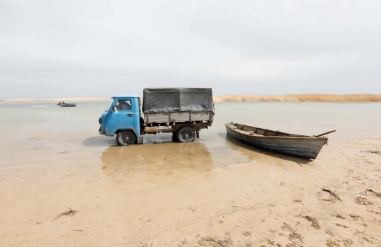 Mengarungi Laut Aral yang menghilang