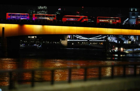 Suasana usai teror mobil seruduk pejalan kaki di Jembatan London