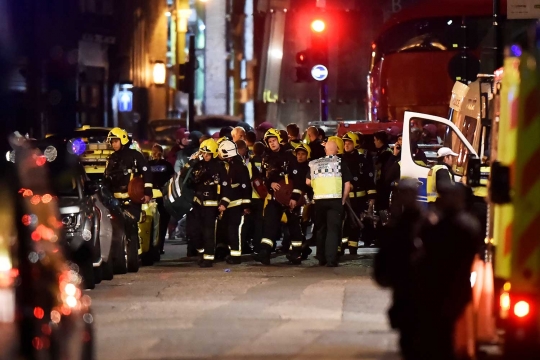 Suasana usai teror mobil seruduk pejalan kaki di Jembatan London