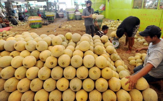 Berkah Ramadan, pedagang buah di Kramat Jati laris-manis