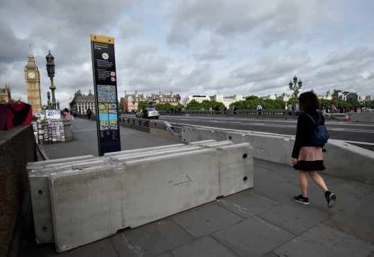 Antisipasi teror, jembatan di London dipasangi pagar beton