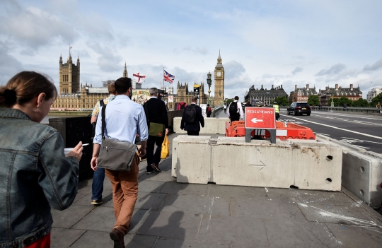 Antisipasi teror, jembatan di London dipasangi pagar beton