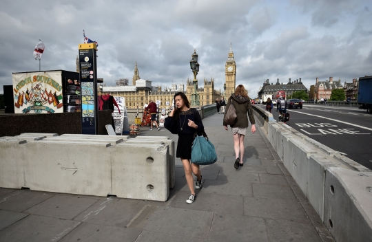 Antisipasi teror, jembatan di London dipasangi pagar beton