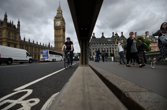 Antisipasi teror, jembatan di London dipasangi pagar beton