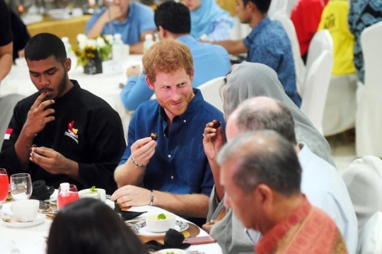 Pangeran Harry buka puasa di Singapura